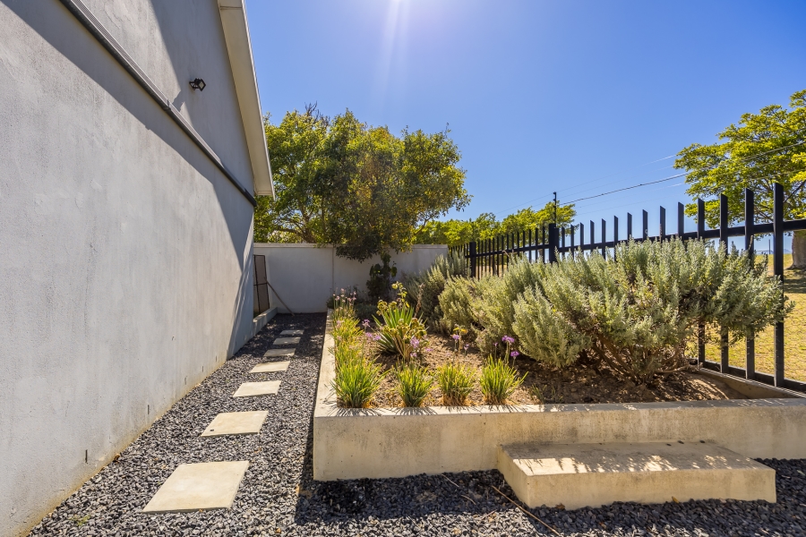 5 Bedroom Property for Sale in Graanendal Western Cape